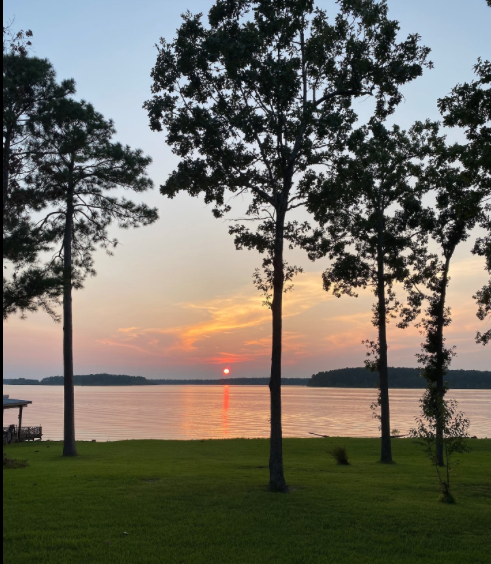 Lakeside Getaway Airbnb