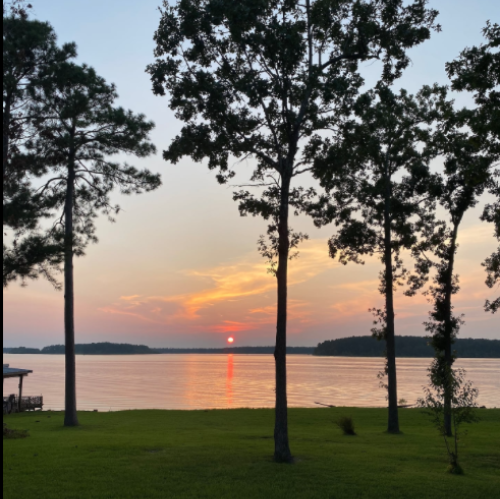 Lakeside Getaway Airbnb